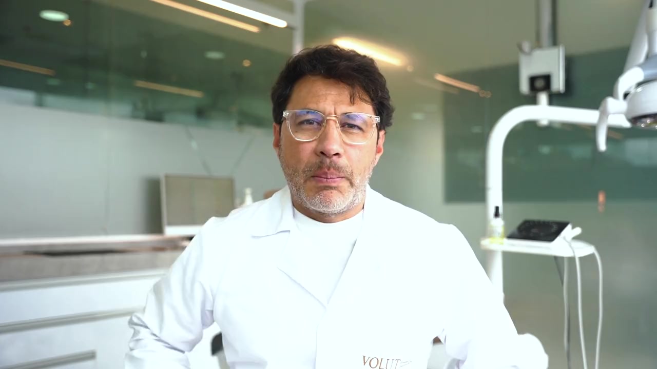 El Dr. Gustavo Morales explica en qué consiste un implante dental